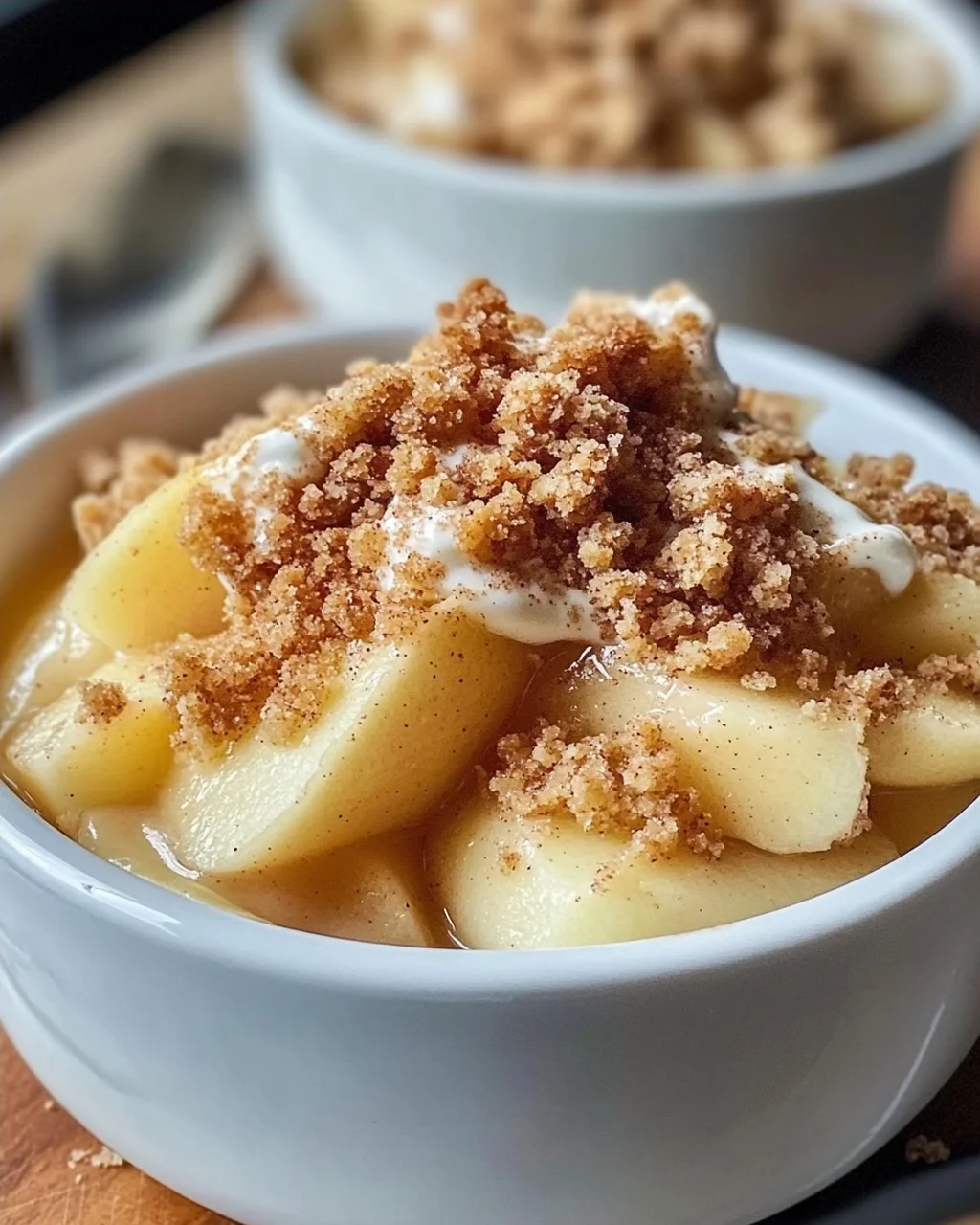 Bratapfel-Crumble auf Zimtcreme