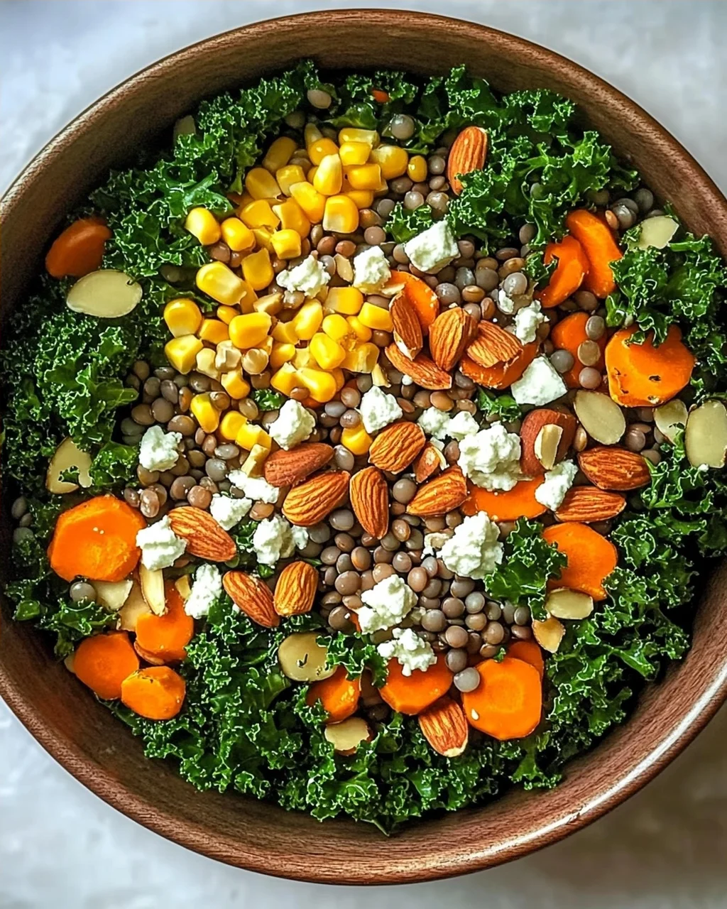 Warmer Grünkohlsalat mit Linsen für schnelles Wohlfühlen