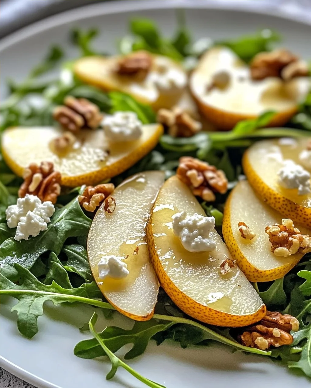 Birnen- und Rucola-Salat mit Honig-Vinaigrette genießen