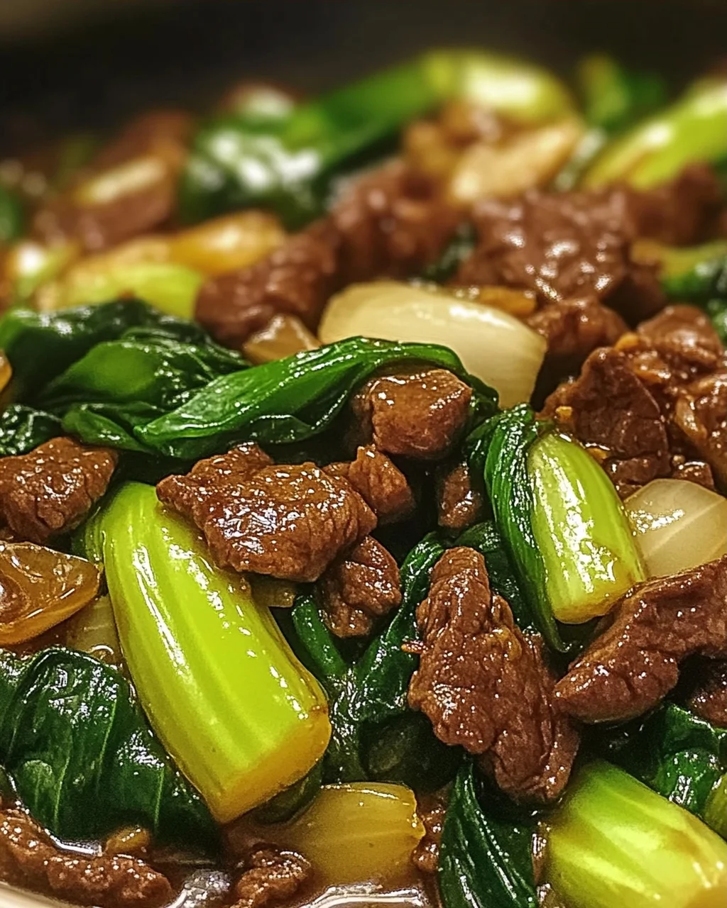 Gebratenes Bok Choy mit Rindfleisch in 20 Minuten