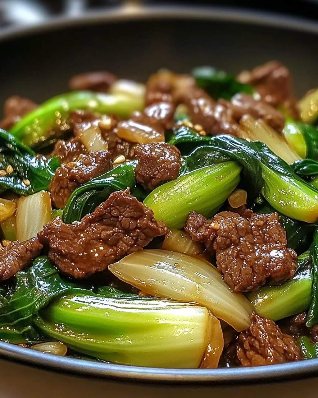 Gebratenes Bok Choy mit Rindfleisch in 20 Minuten