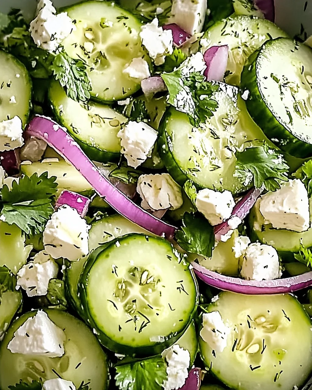 Peruanischer Gurkensalat mit spritzigem Limetten-Dressing